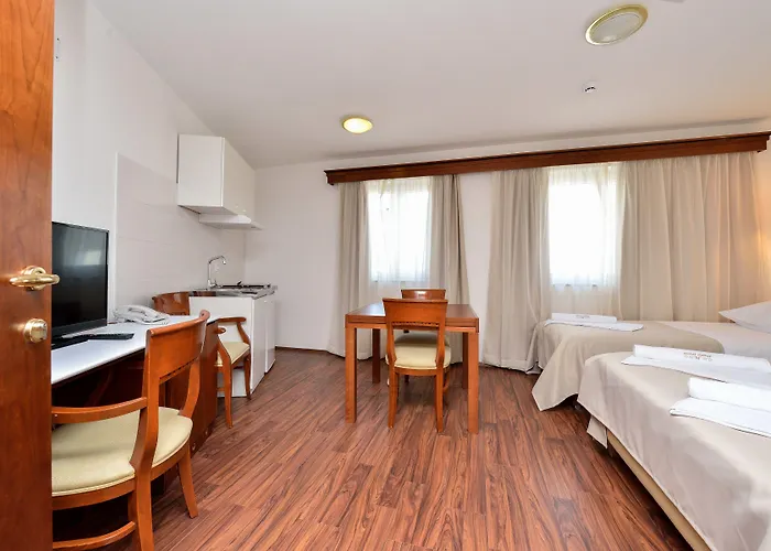 Hotel Zadar Отель 4*
